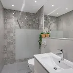 Oasis De Capistrano, Calle Palmas 24 B