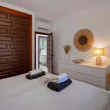 Oasis De Capistrano, Calle Palmas 24 B