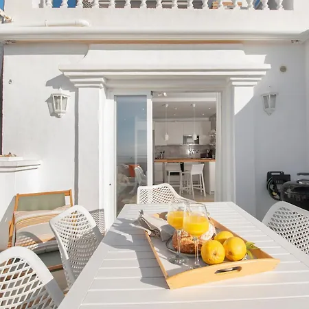 Oasis De Capistrano, Calle Palmas 24 B * Nerja