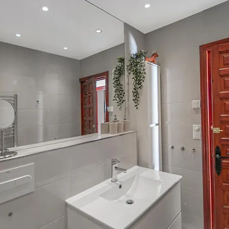 Oasis De Capistrano, Calle Palmas 24 B