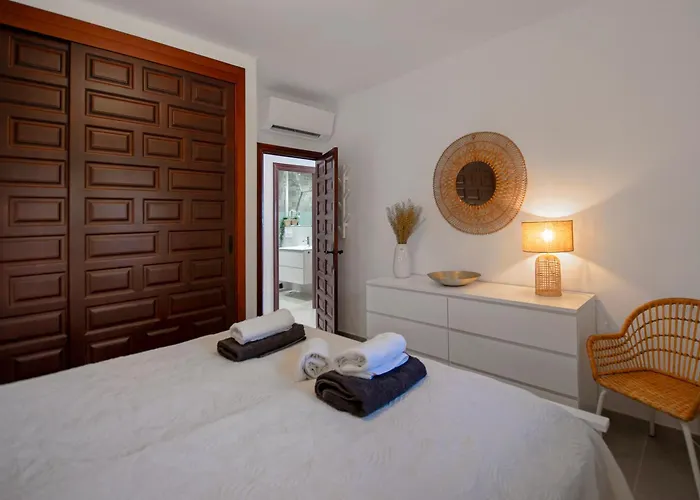 Oasis De Capistrano, Calle Palmas 24 B