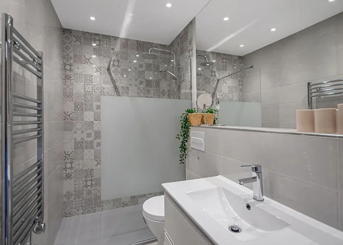 Oasis De Capistrano, Calle Palmas 24 B