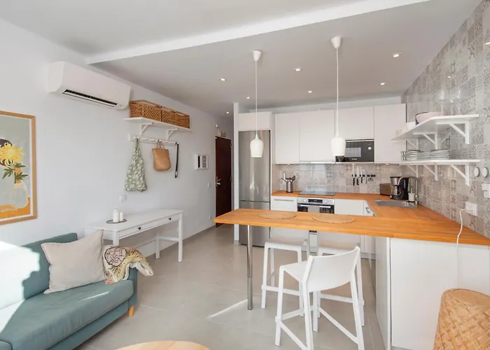 Oasis De Capistrano, Calle Palmas 24 B نيرخا
