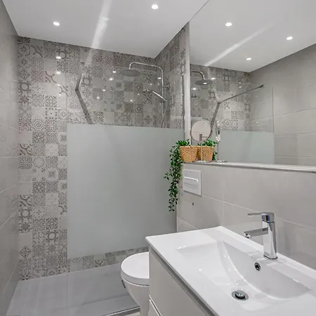Oasis De Capistrano, Calle Palmas 24 B