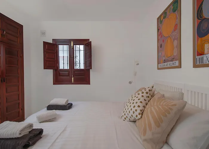 Oasis De Capistrano, Calle Palmas 24 B *